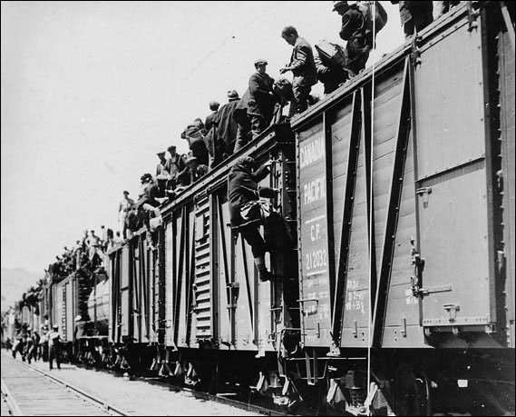 Strikers from unemployment relief camps en route to eastern Canada, june 1935