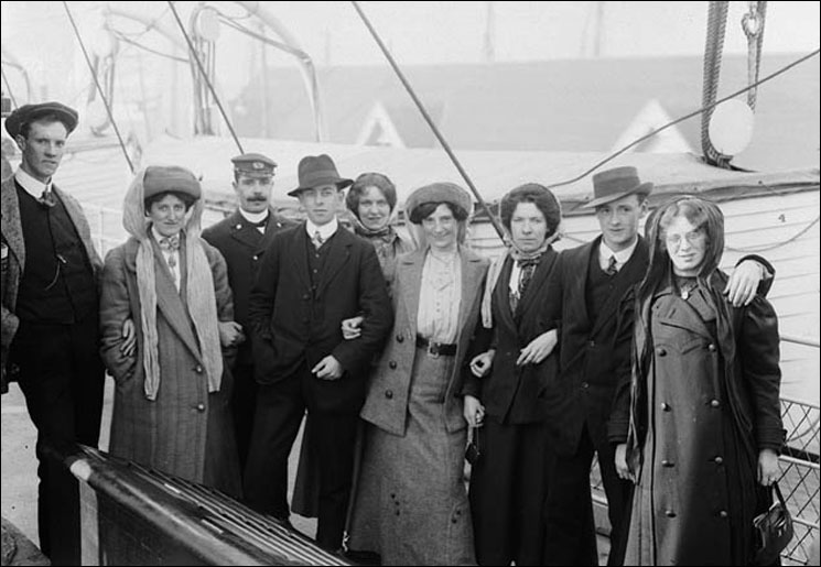 Scottish immigrants arriving at Quebec, 1911